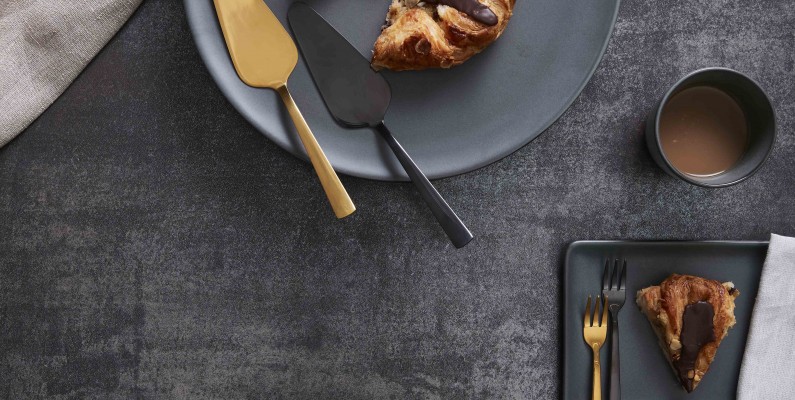 aida RAW kagebestik guld og sort